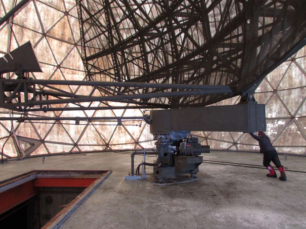 Inside the radome…push to spin