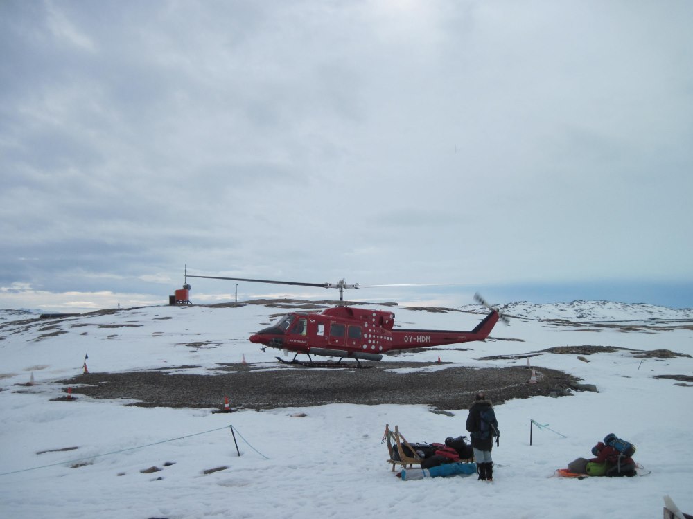 Helicopter pick-up at Isortoq