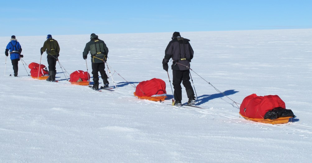 Line of sledgers near South Pole