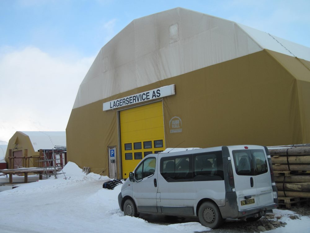 The hangar in Longyearbyen